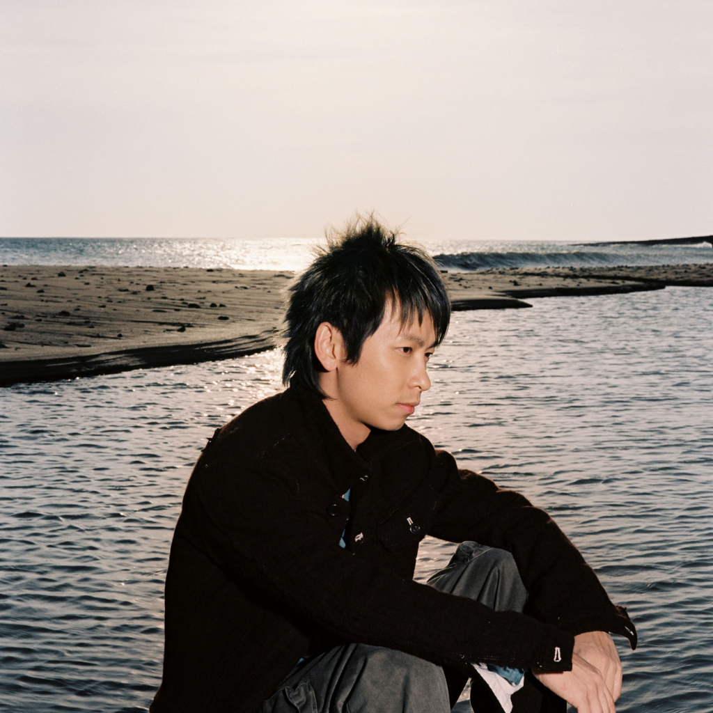 张智成 Listen To Me LARGE ALBUM ART